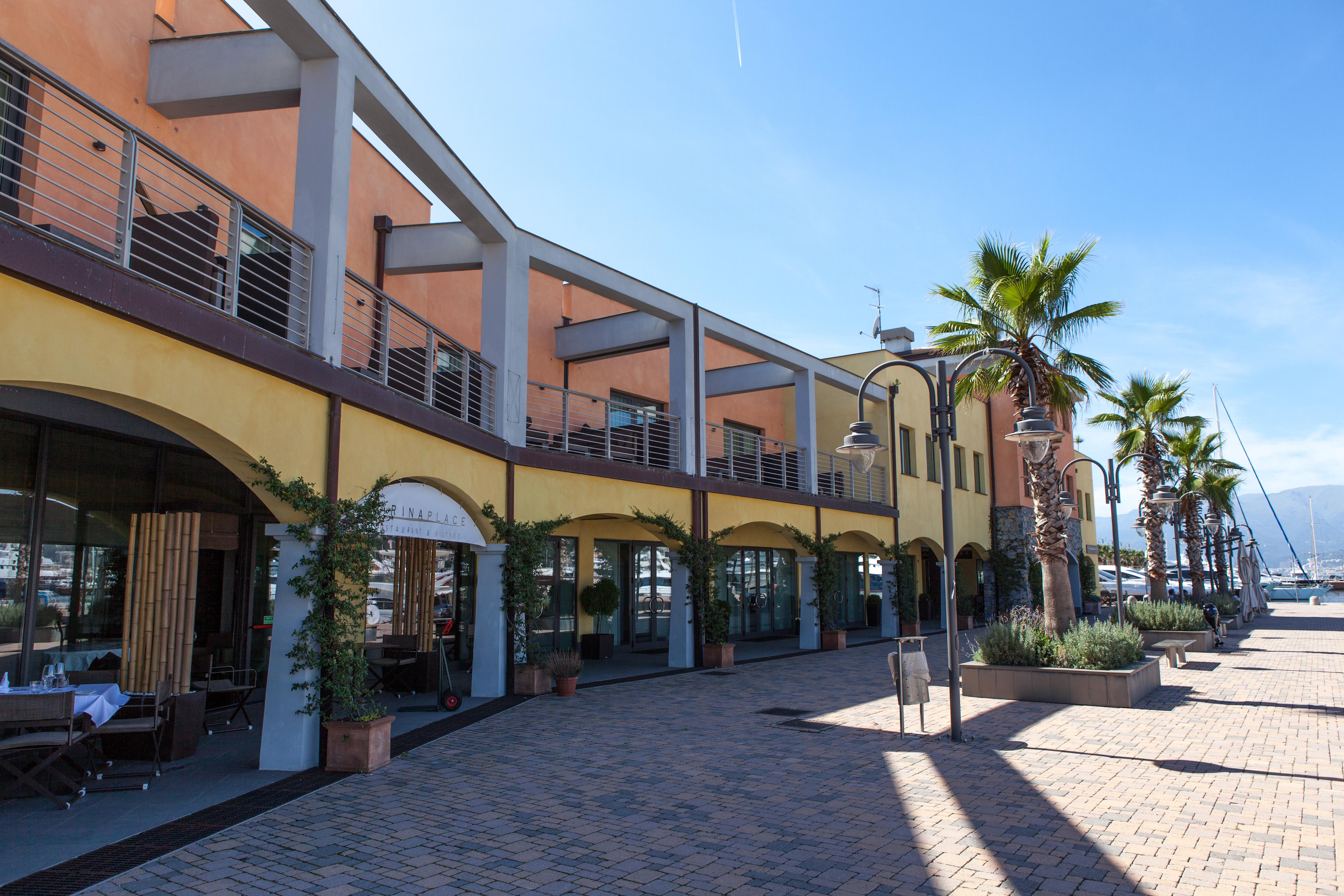 Marina Place Hotel