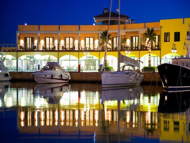 Marina Place Hotel